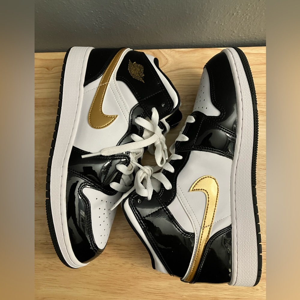 Nike Air Jordan 1 Patent Leather GS Black Gold GORGEOUS Sneakers Jordans Shoes - Picture 4 of 9